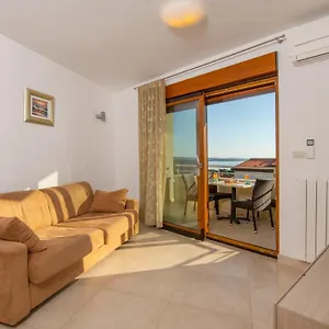 https://apartments-oliva-premantura.in-istria.net